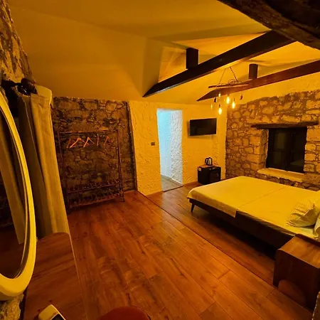 Baba Evi Alaçatı Otel *